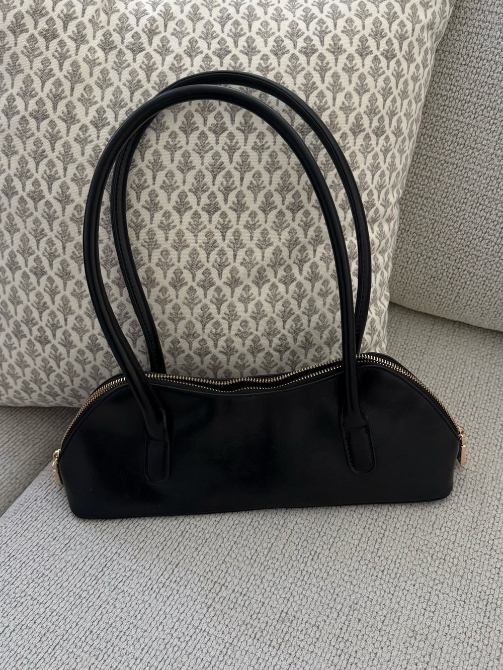 Melie Bianco Dakota Shoulder Bag with Gold Zip - Picture 5 of 7